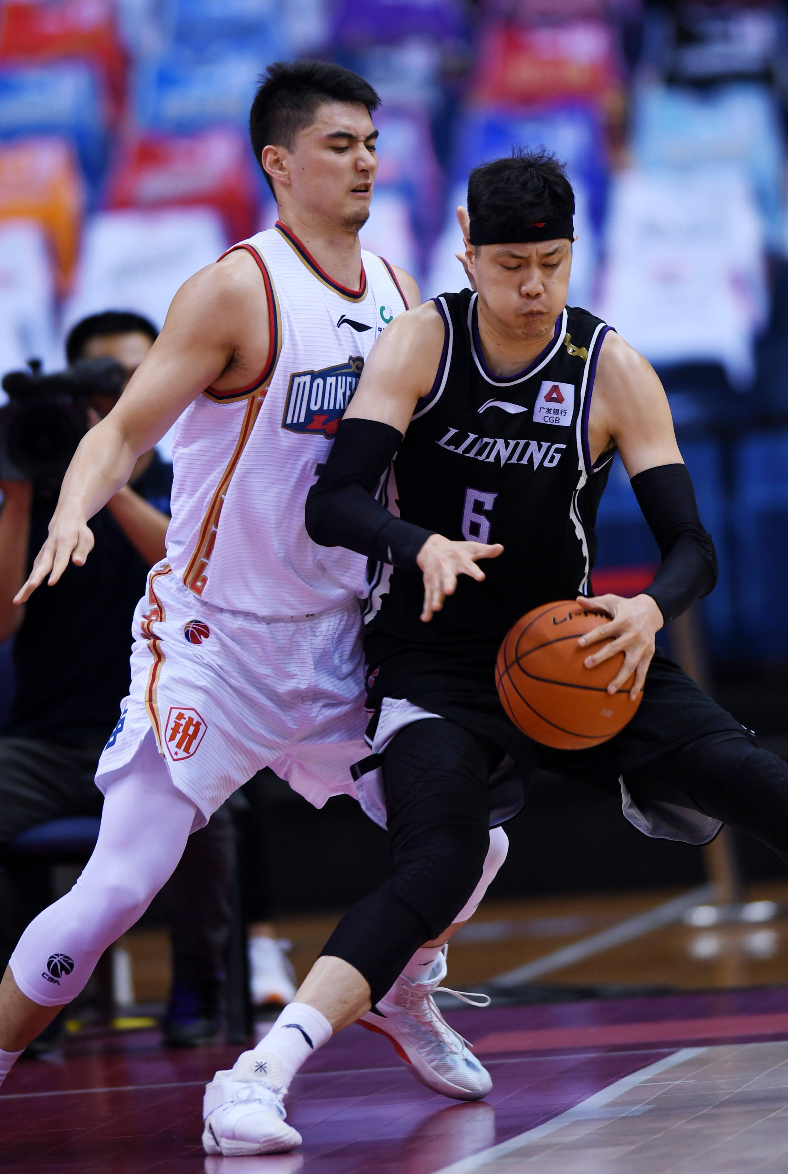 而她能否在 而她能否在